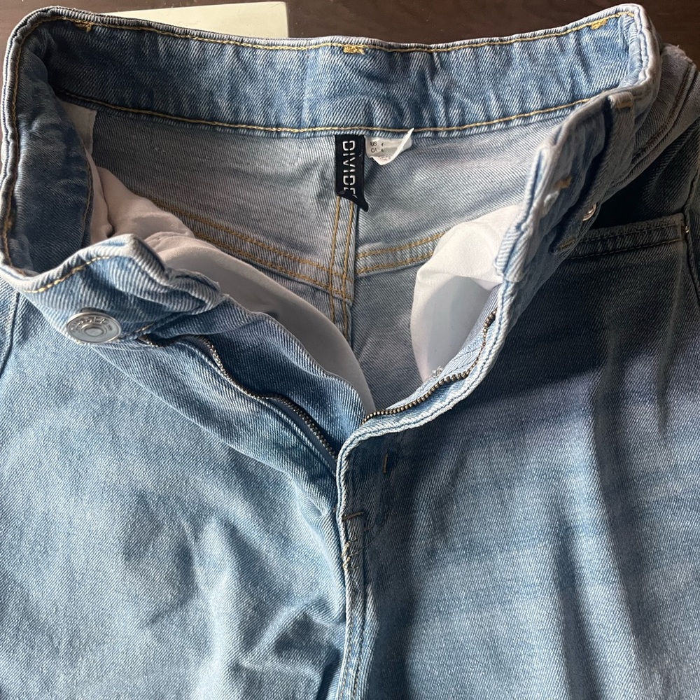 DIVIDED H&M JEANS SIZE 4